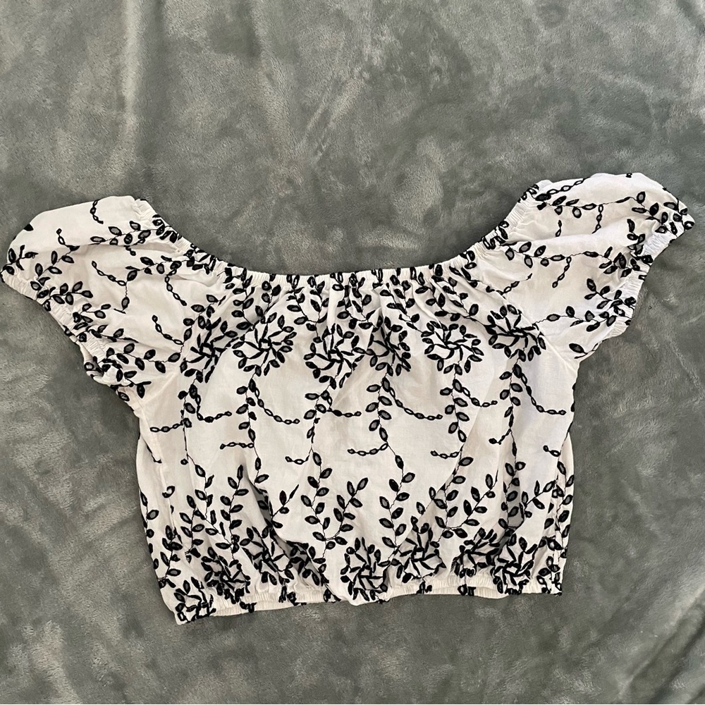 American Eagle Embroidered Off Shoulder Crop Top Black White Floral Size S Boho